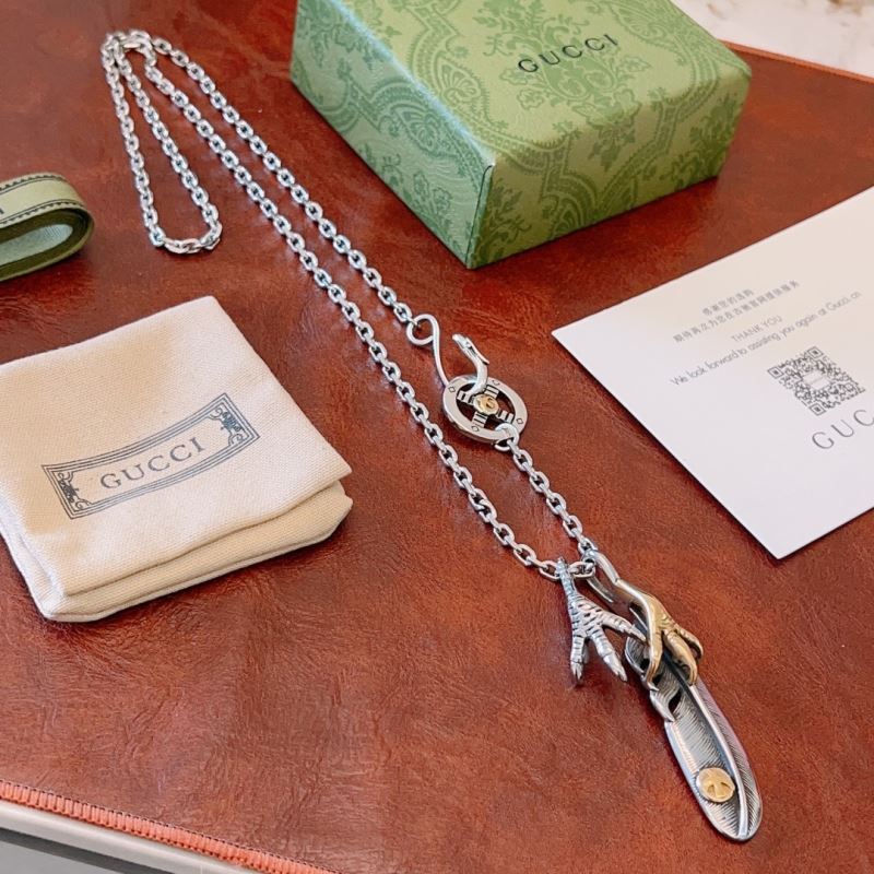 G*u*i necklaces
